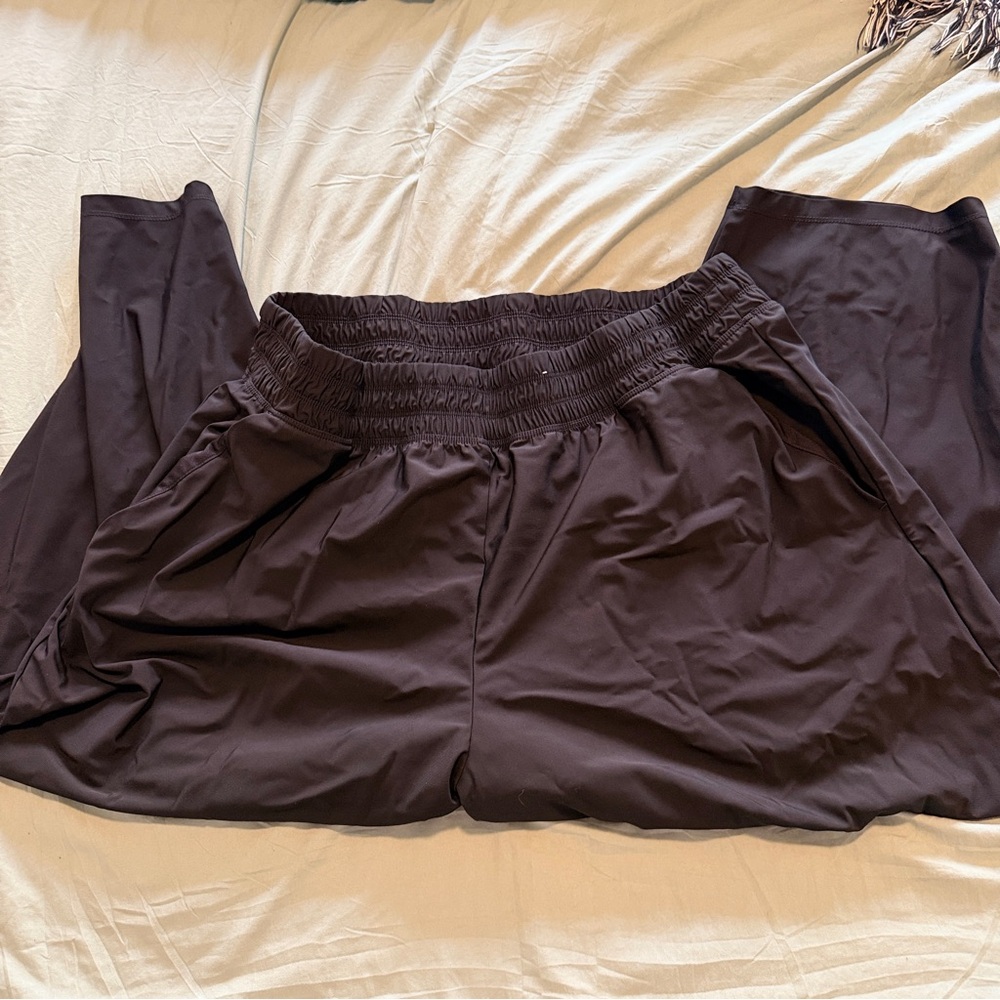 Old Navy Sleektech Barrel Pants